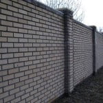 Забор из силикатного кирпича фото